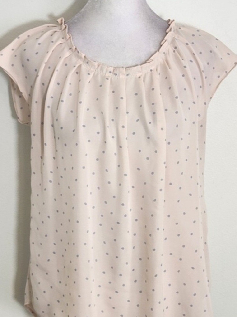 LC Lauren Conrad Sz XL Women’s Light Pink with Grey Polka Dot Cap Sleeve Blouse